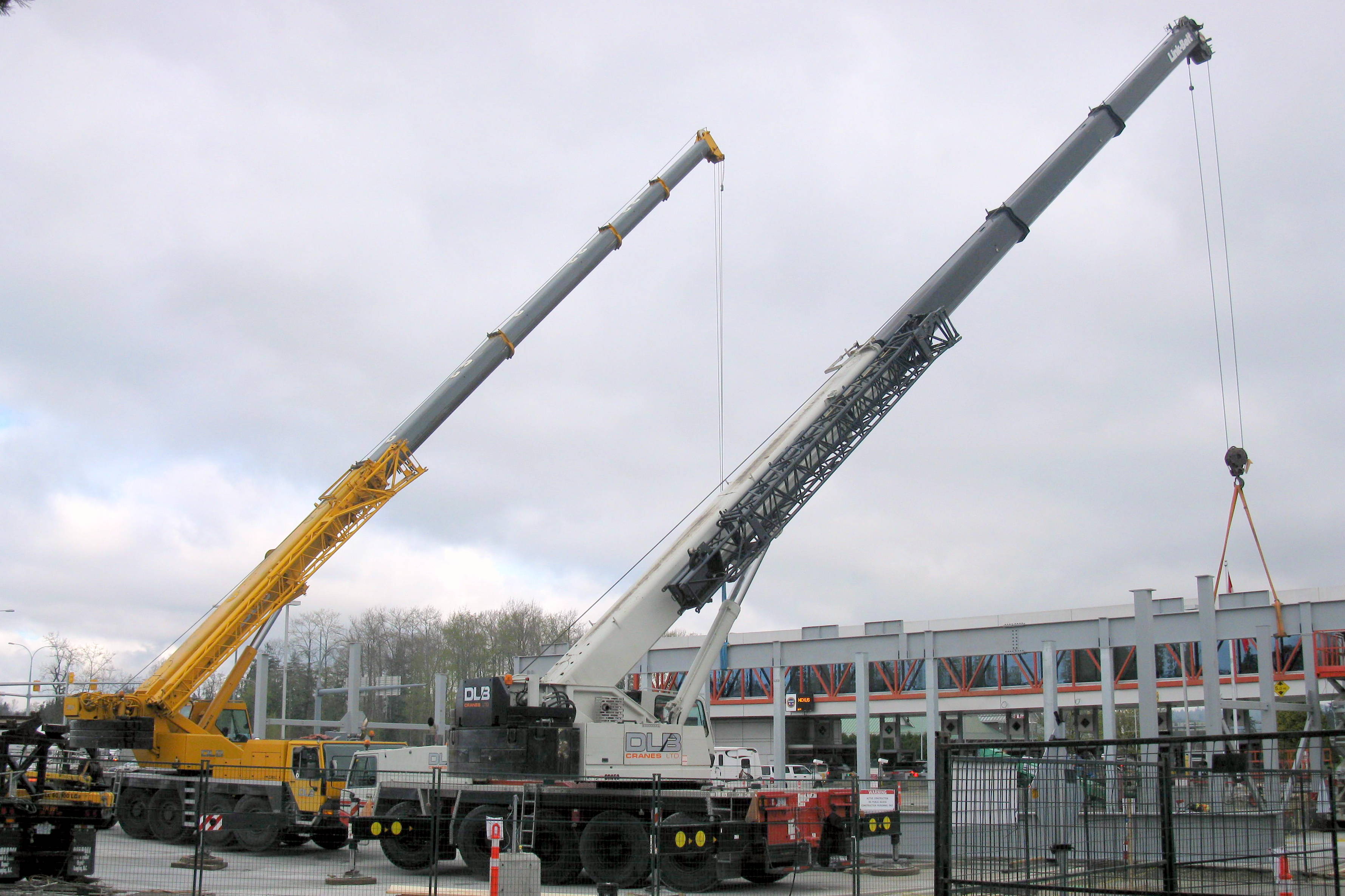 Pacific-Border-Crossing-Liebherr-LTM1080